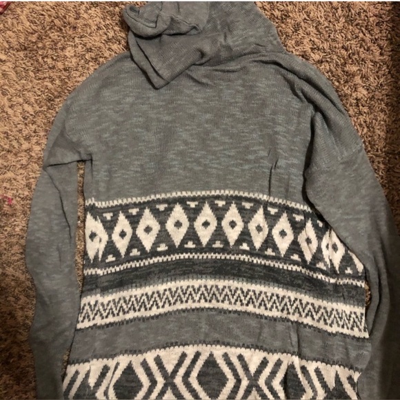 🩶🤍 Gray and White Cardigan 🤍🩶 - Picture 2 of 4